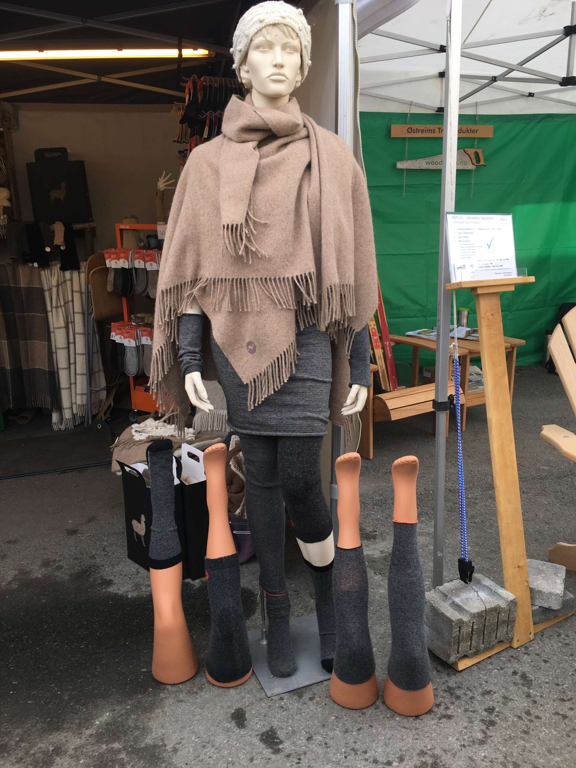 Poncho / cape med gaveeske