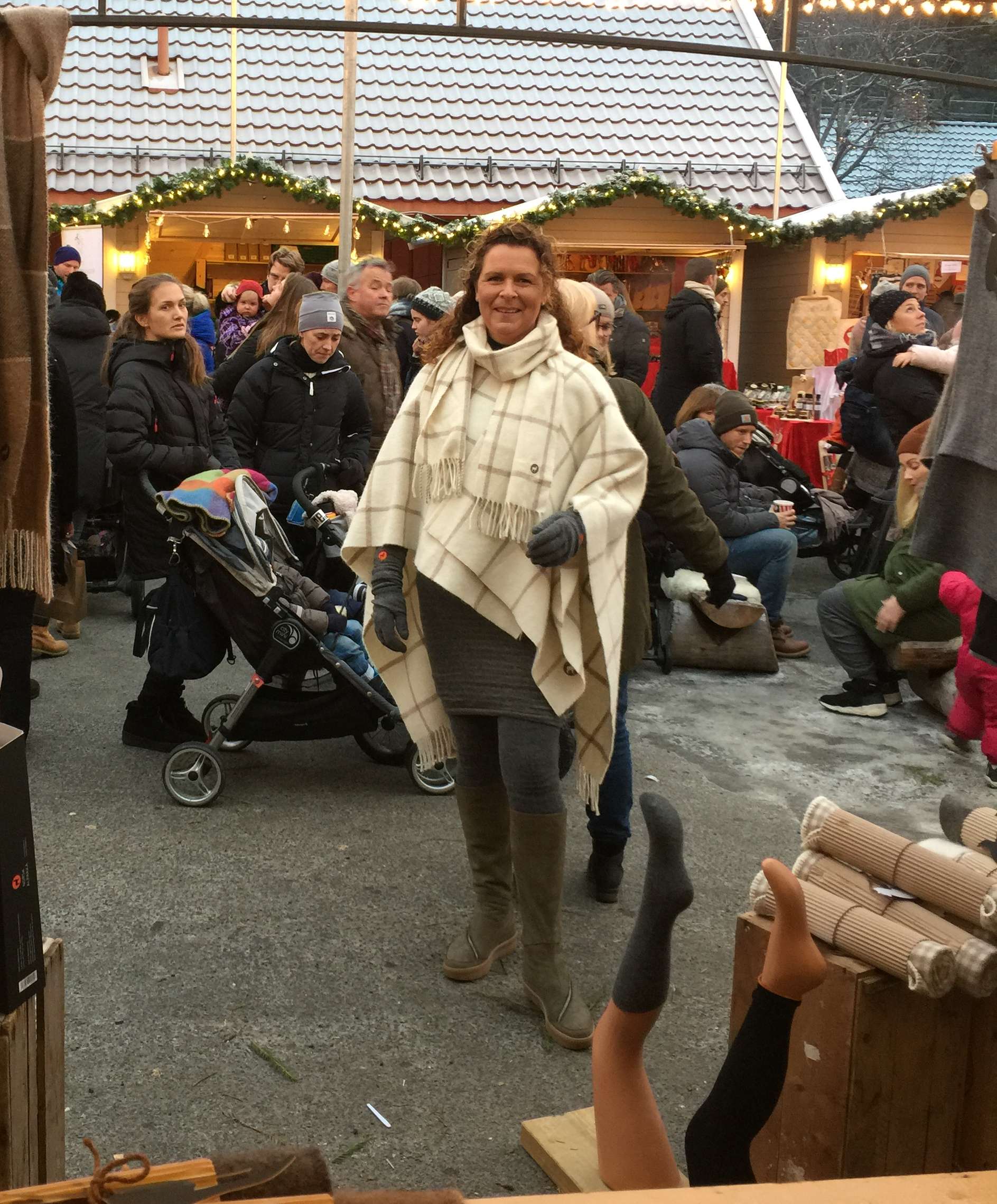 Poncho / cape med gaveeske
