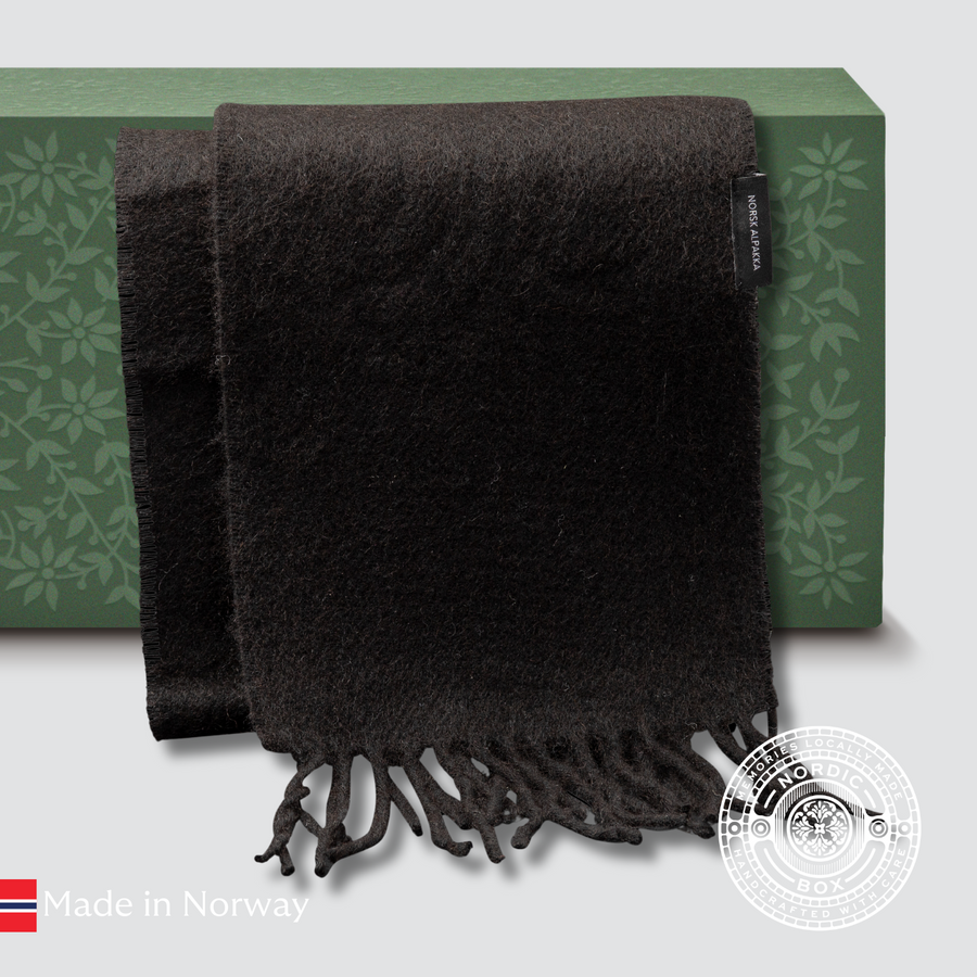 Natural black alpaca scarf, soft and fringed, crafted in Sigdal by Norsk Alpakka.