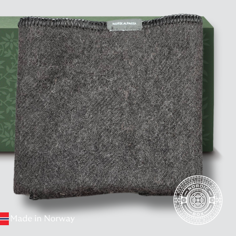 Rutete hvitt og beige medium ufarget alpakkaskjerf - M