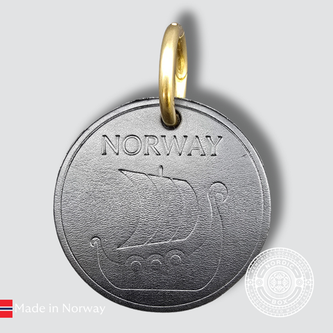 Nøkkelring i svart skinn med vikingskip