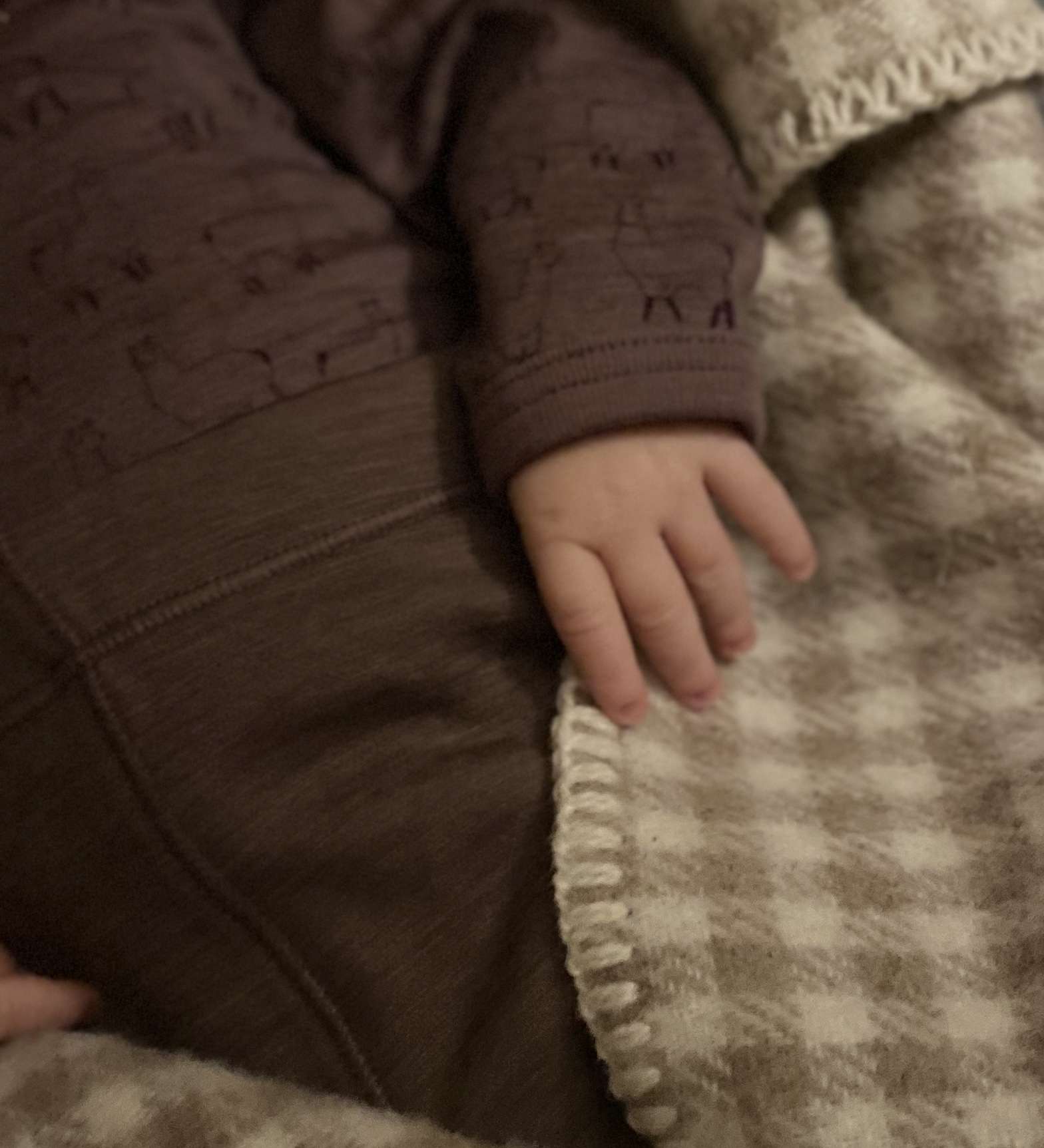 Tynt og lett alpakka babyteppe i naturfarget hvit/beige