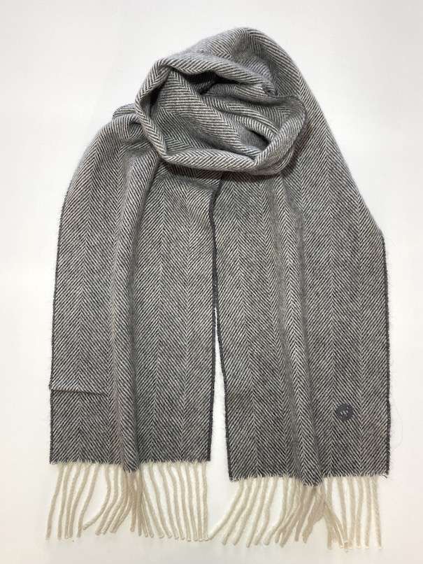 Alpakkaskjerf i  naturfarget beige og sort Herringbone