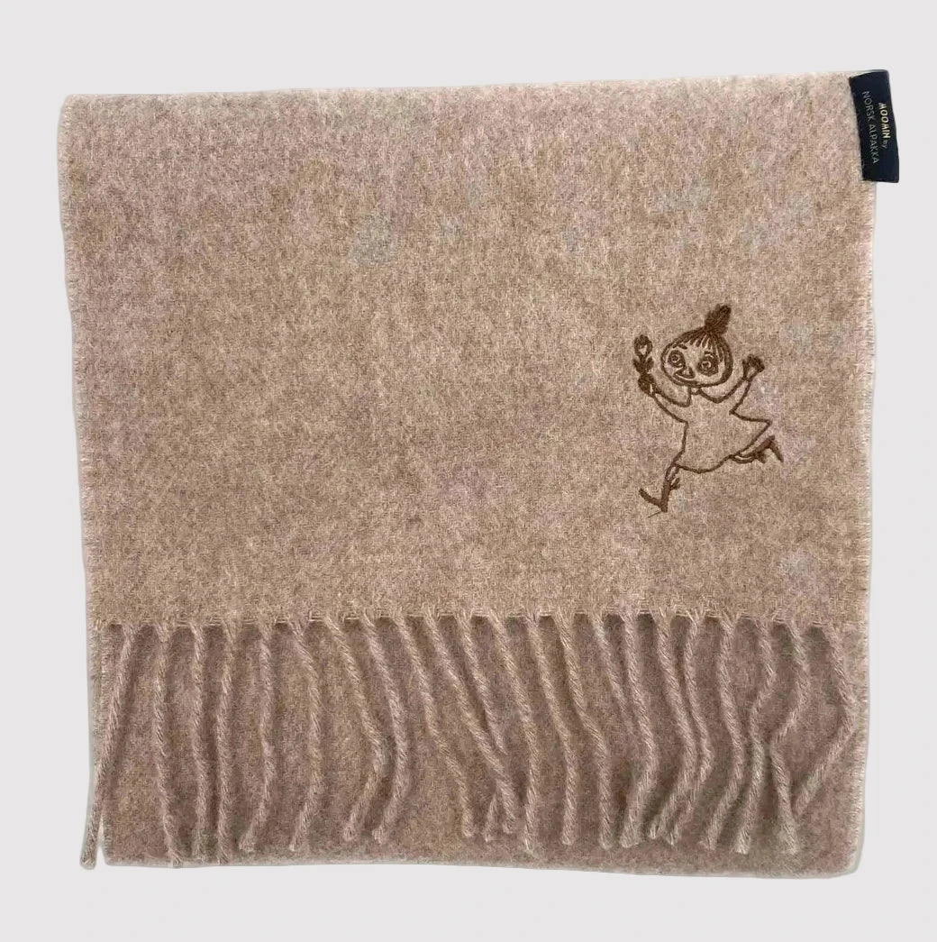 Light brown alpaca scarf with embroidered Little My motif, crafted in Sigdal by Norsk Alpakka.