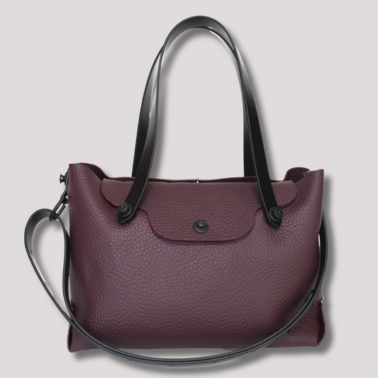 Kassowari 33 Full Set Italian Leather - Kørt    Size Guide: Soft Chrome tanned leather: The last of the Italian soft leather bags - the same inside as it is out! Certified deforestation free, and the highest environmental standards for Chrome tanned leather. Full set Kassowari with tote and clutch. undefined