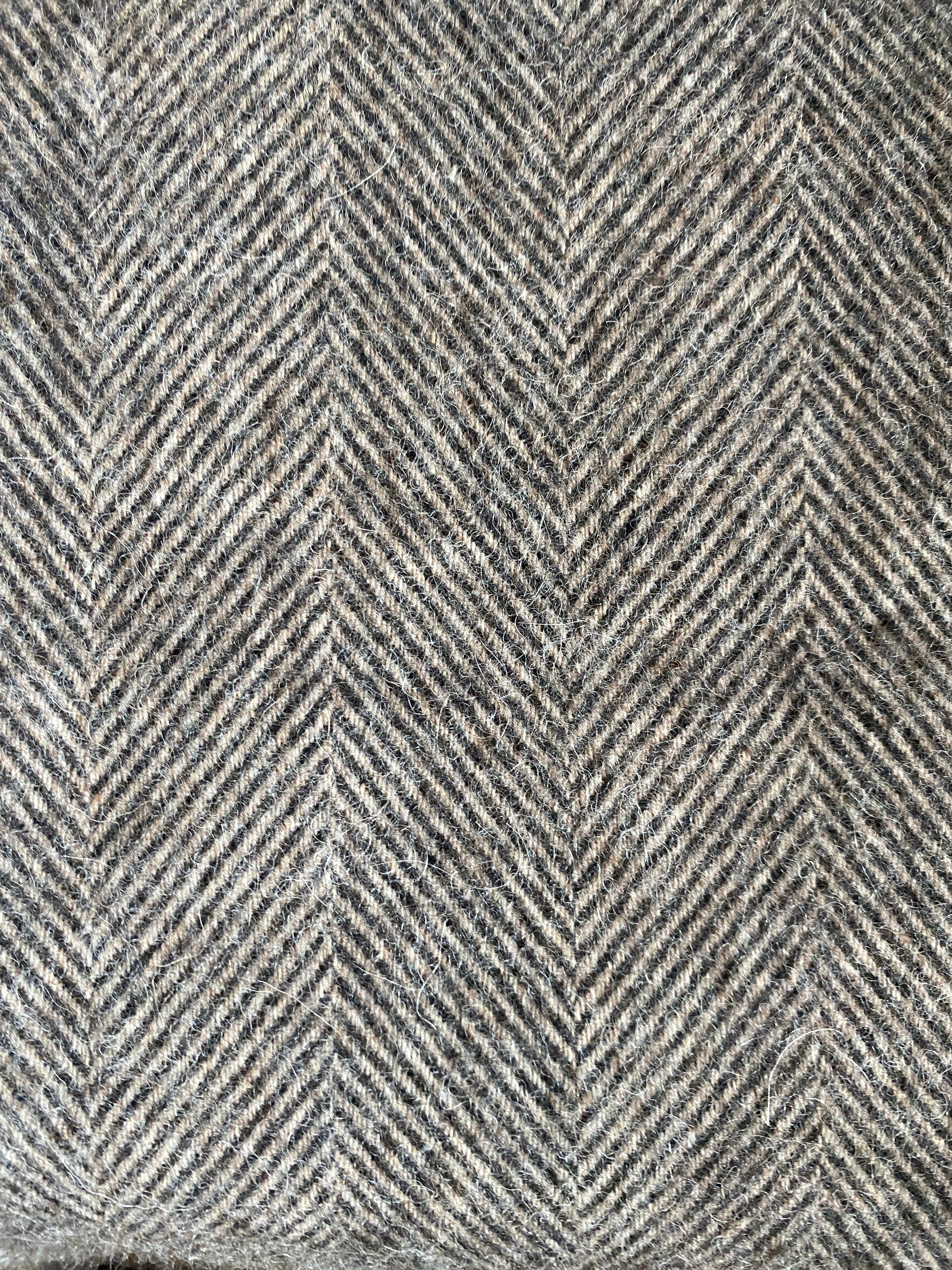 Thin alpaca baby blanket in natural colours, soft and lightweight, crafted by Norsk Alpakka.