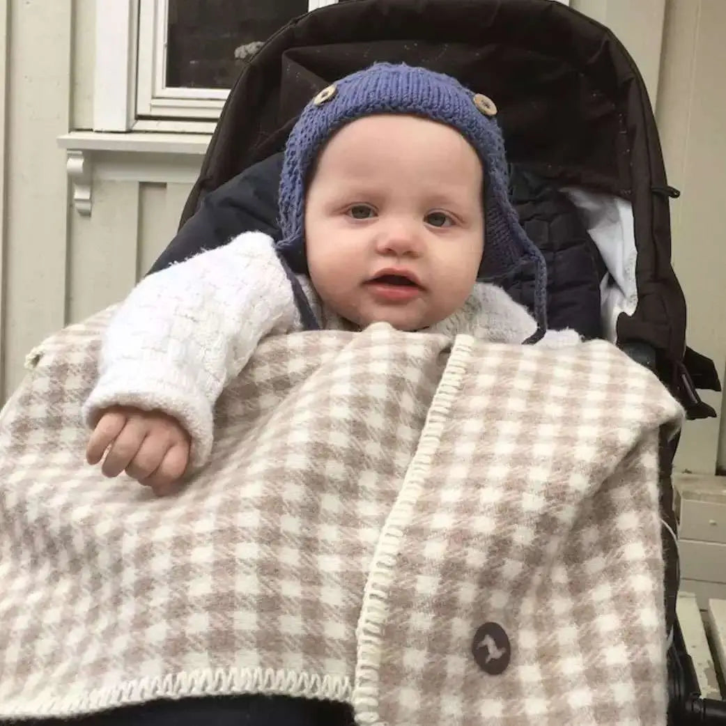 Thin alpaca baby blanket in natural colours, soft and lightweight, crafted by Norsk Alpakka.